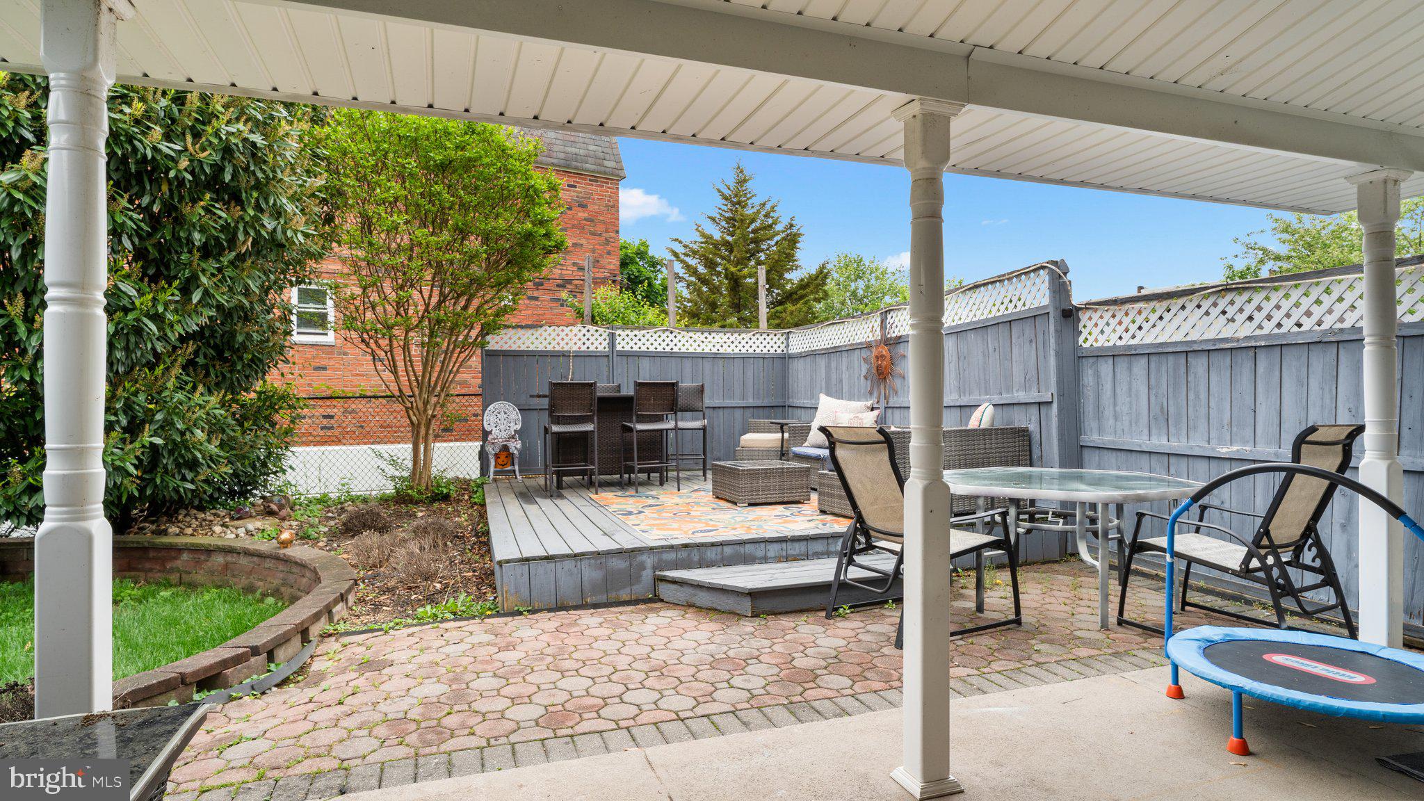 3318 Fairdale Rd
