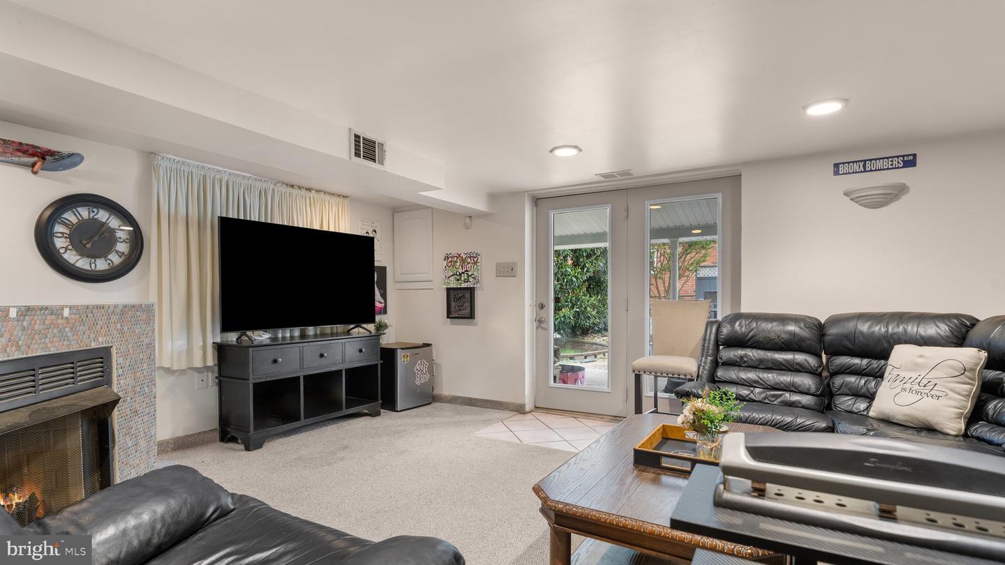 3318 Fairdale Rd