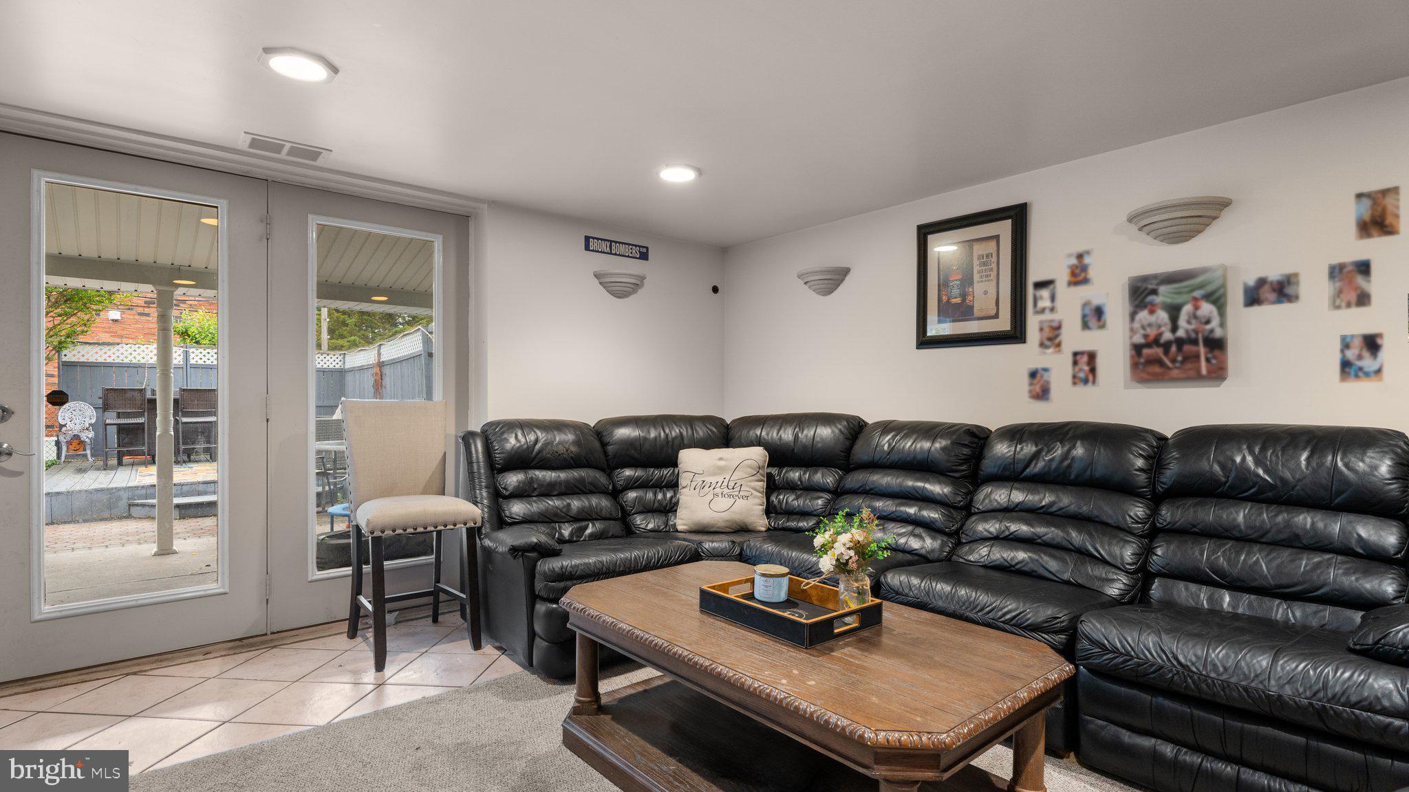 3318 Fairdale Rd