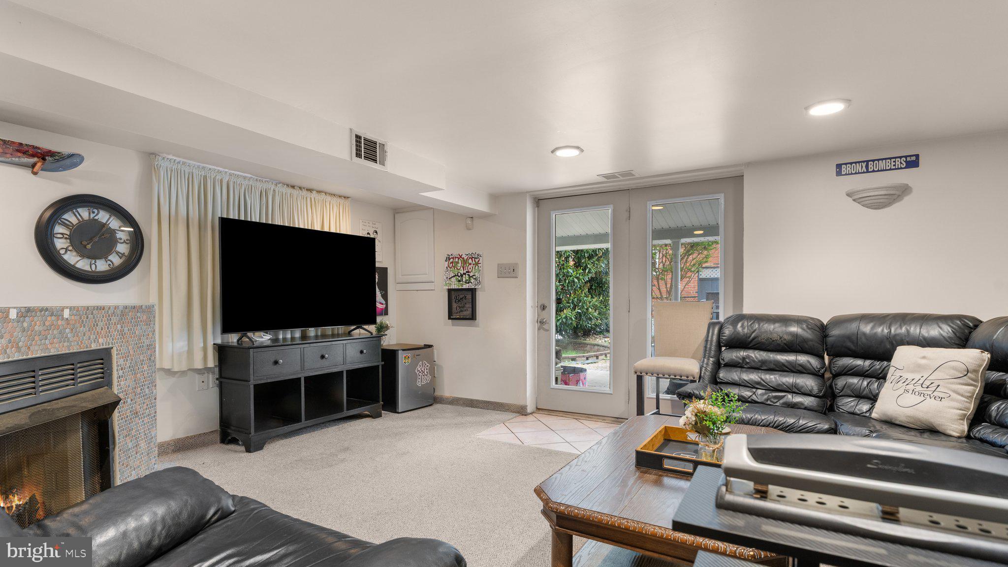 3318 Fairdale Rd