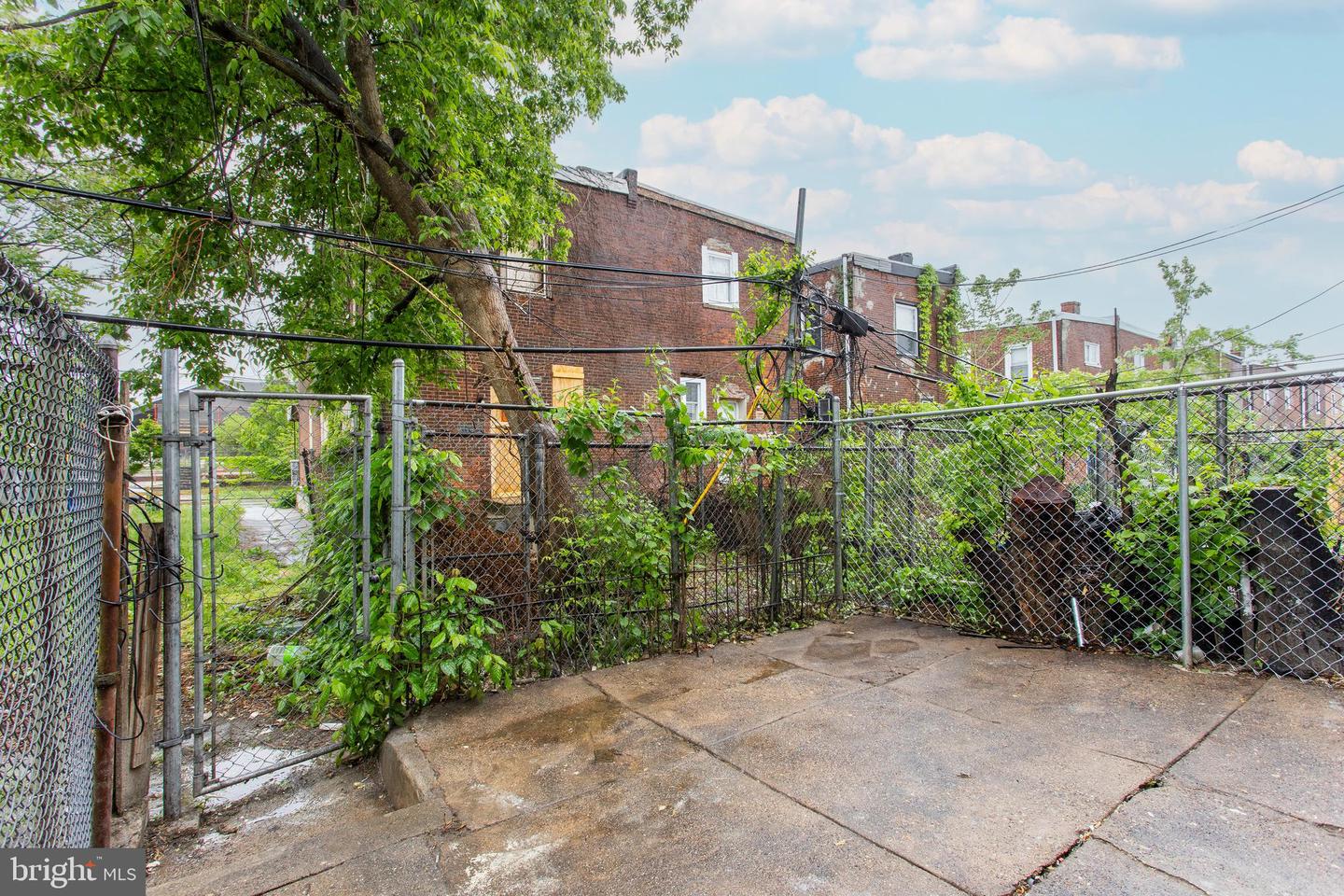 5812 Trinity St