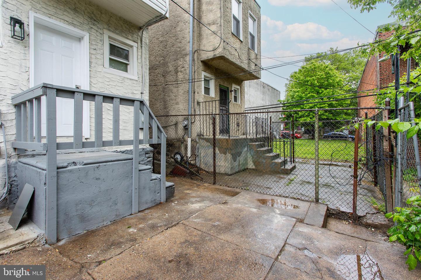 5812 Trinity St