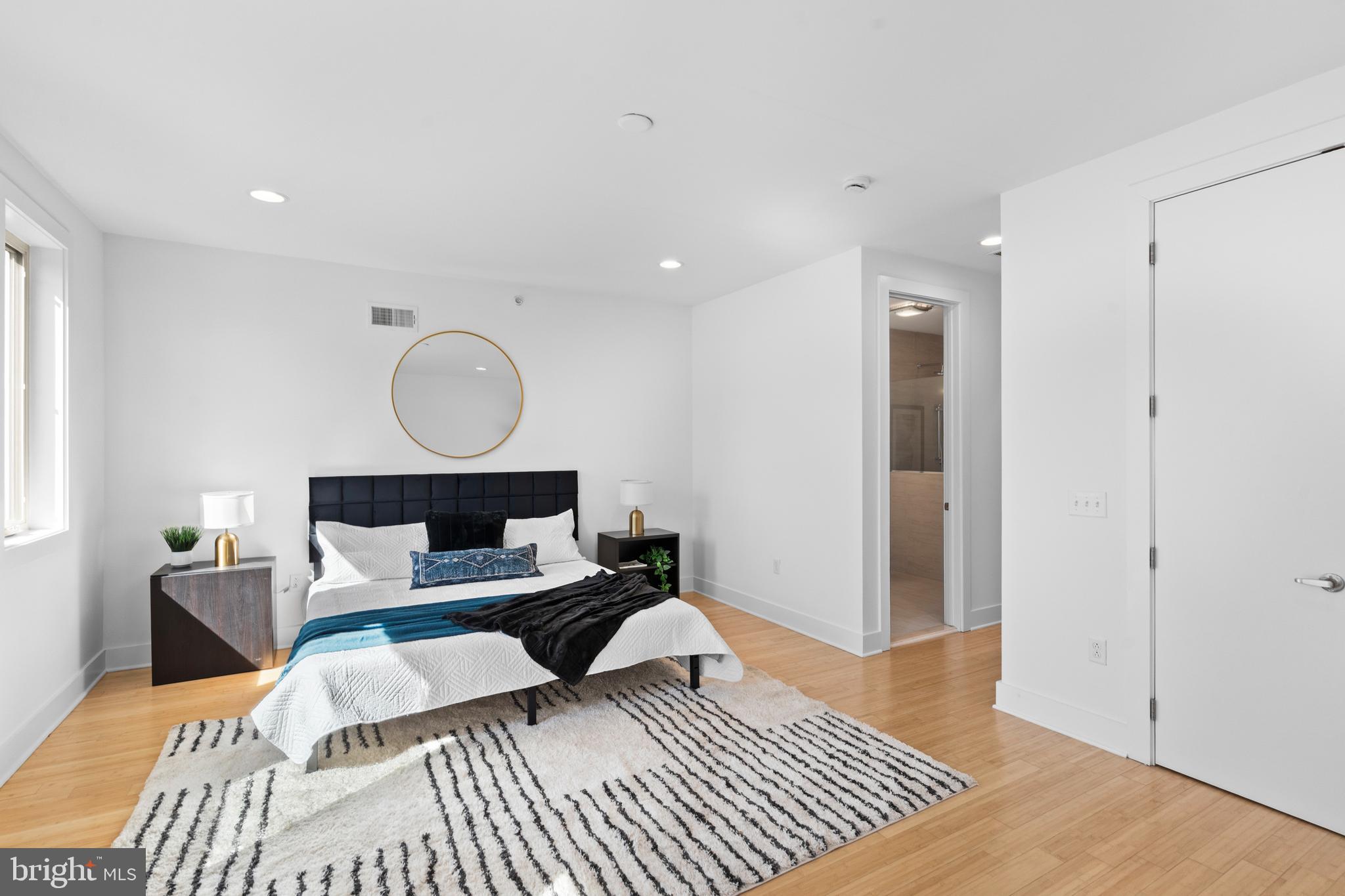 315 Dupont St