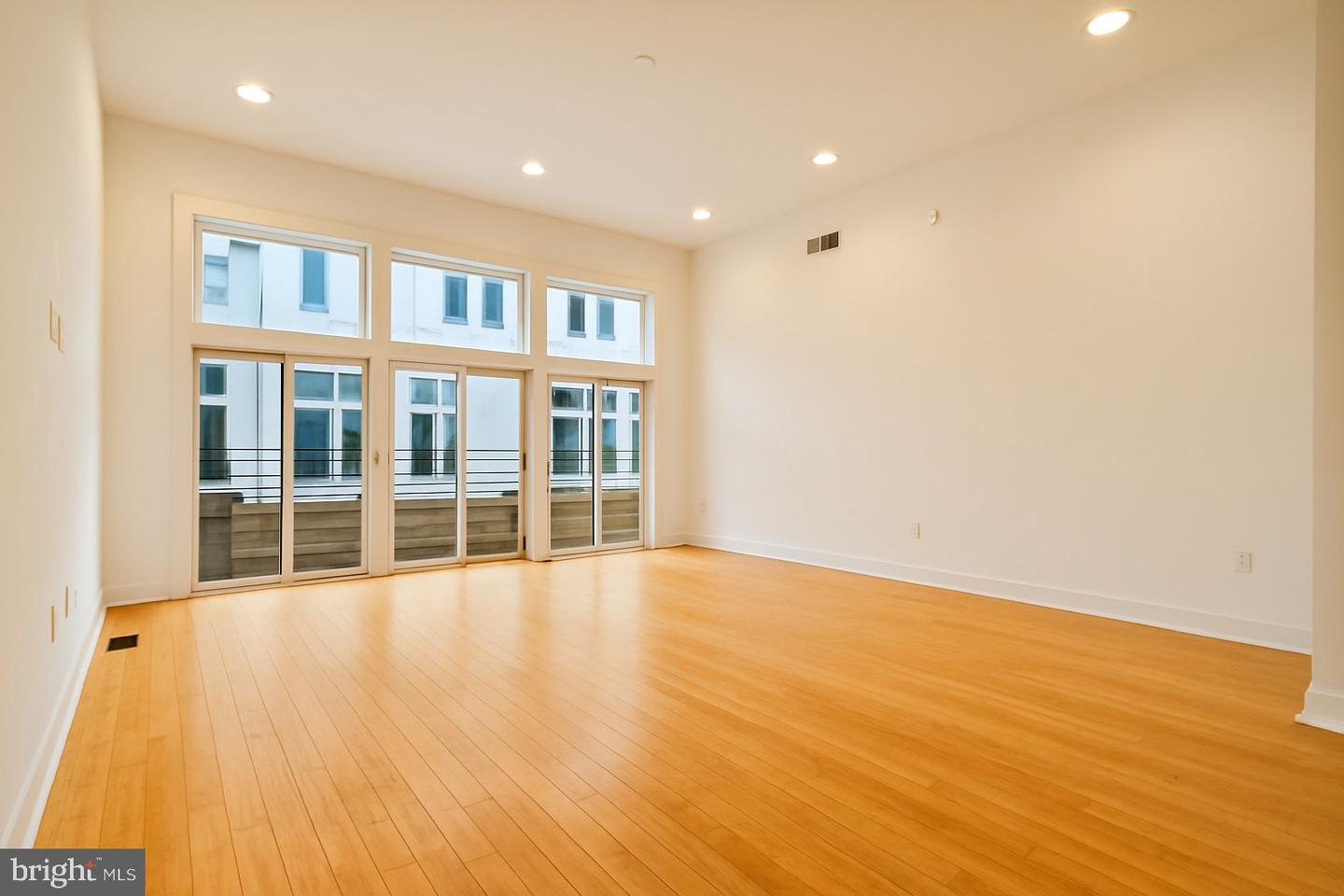 315 Dupont St