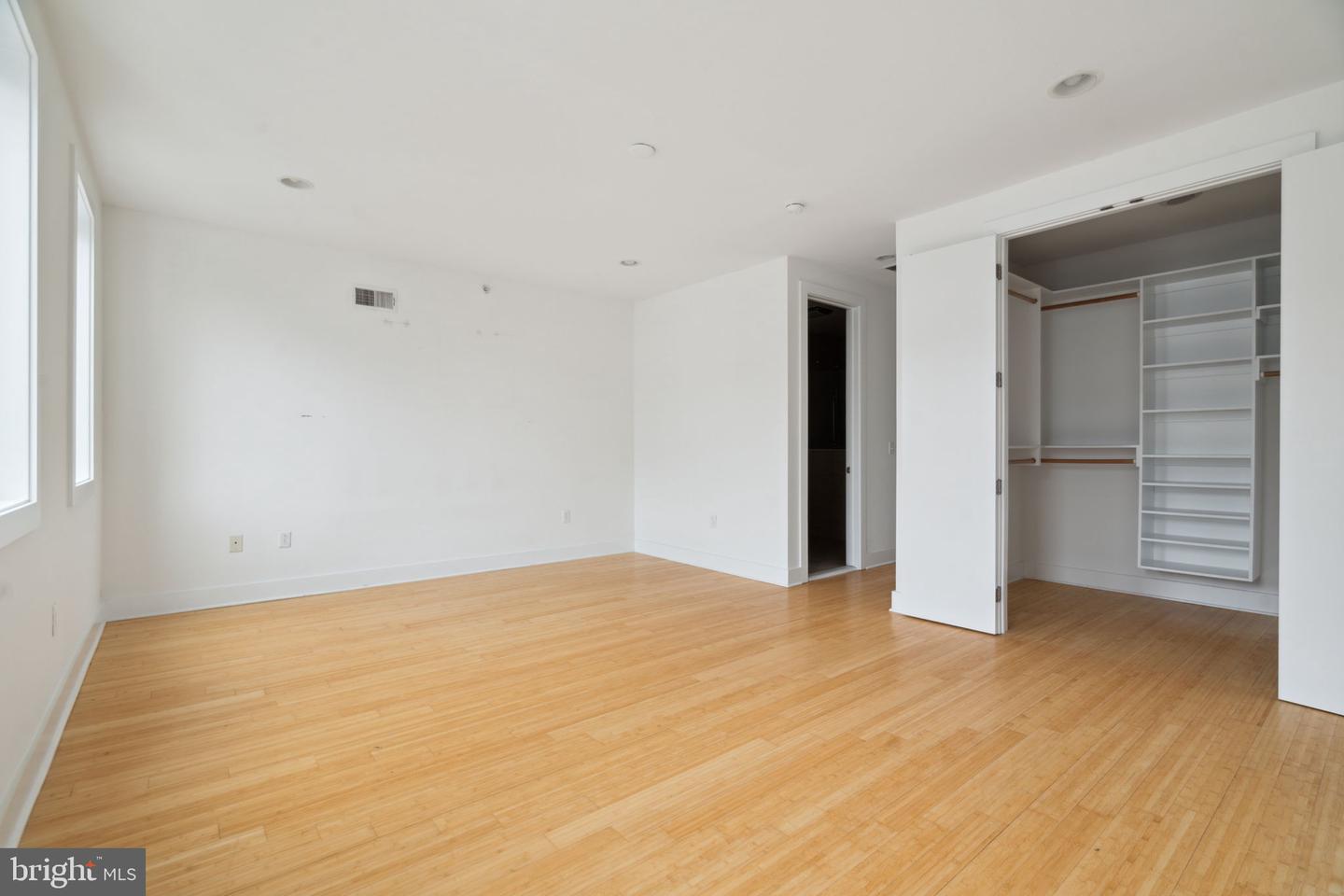 315 Dupont St