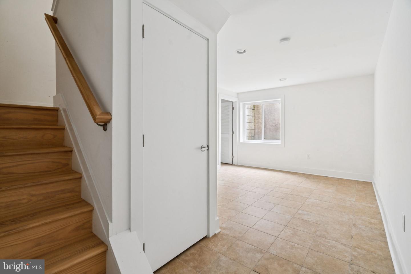 315 Dupont St