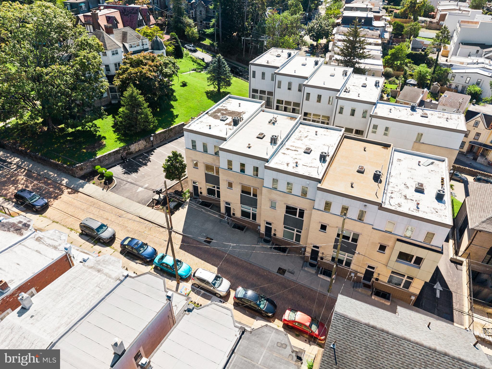 315 Dupont St