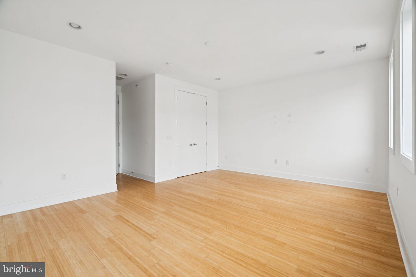 315 Dupont St