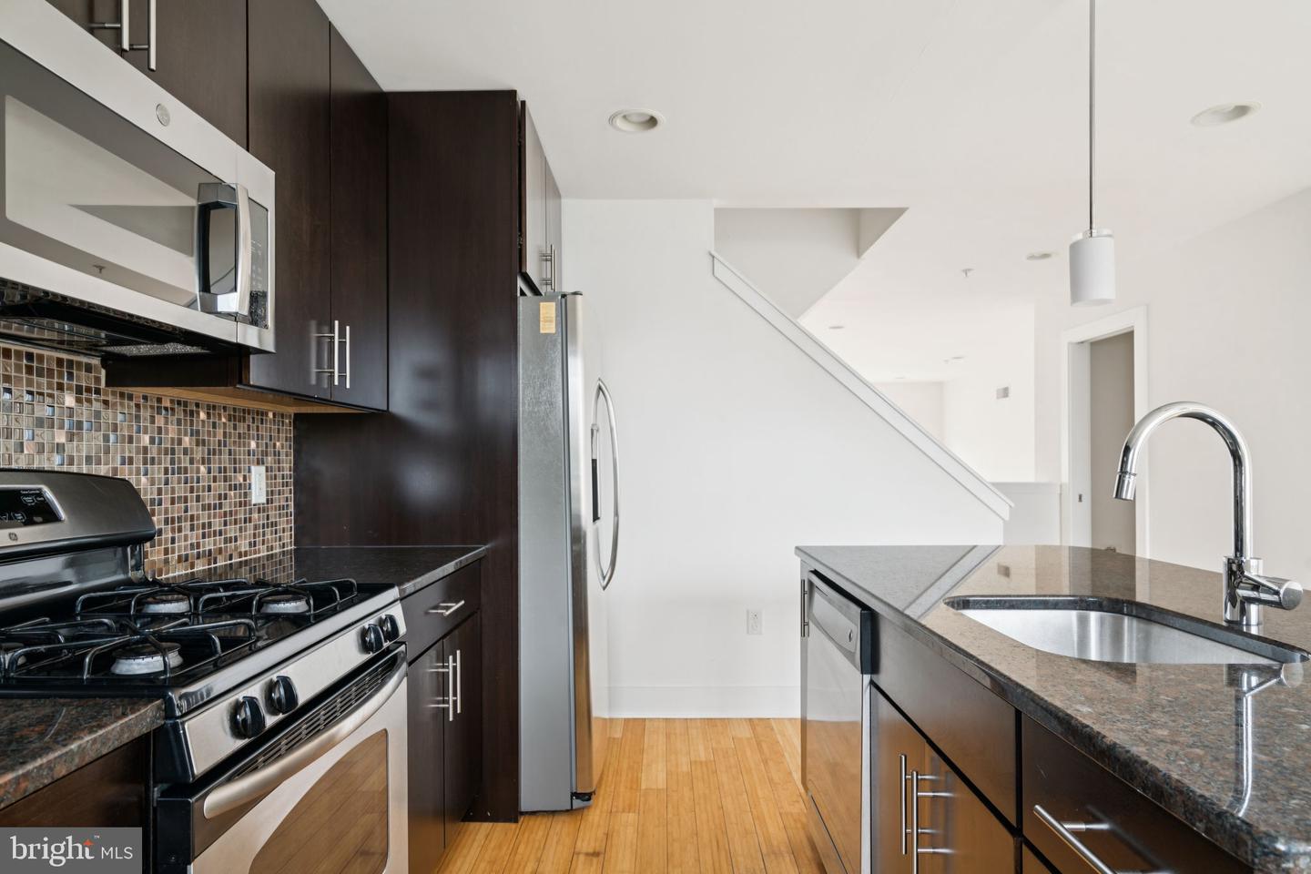 315 Dupont St