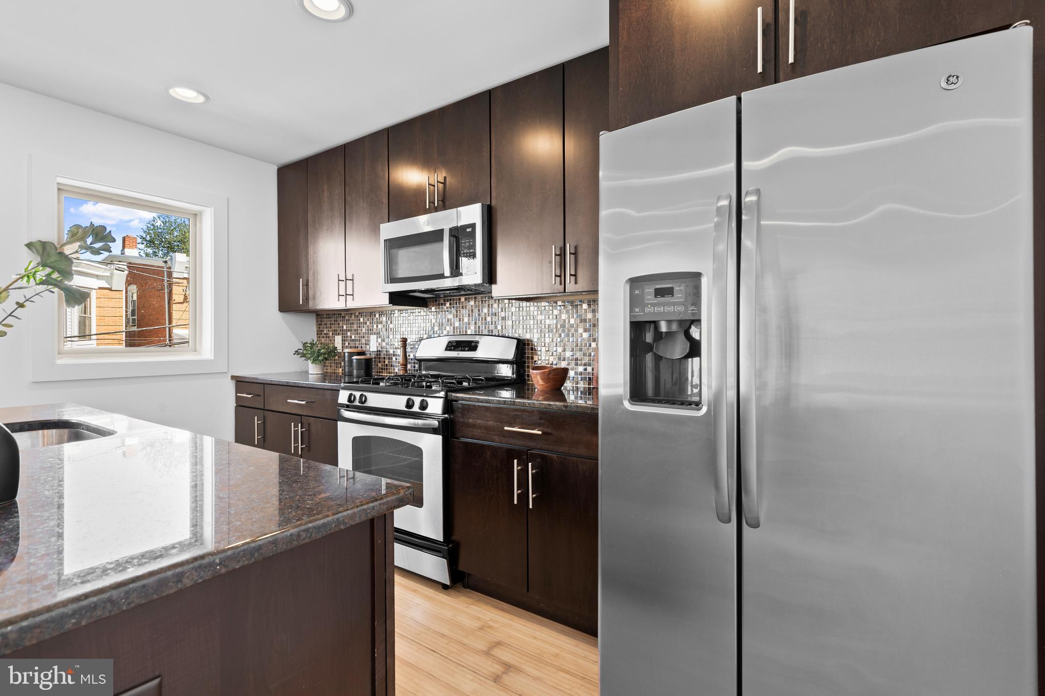 315 Dupont St