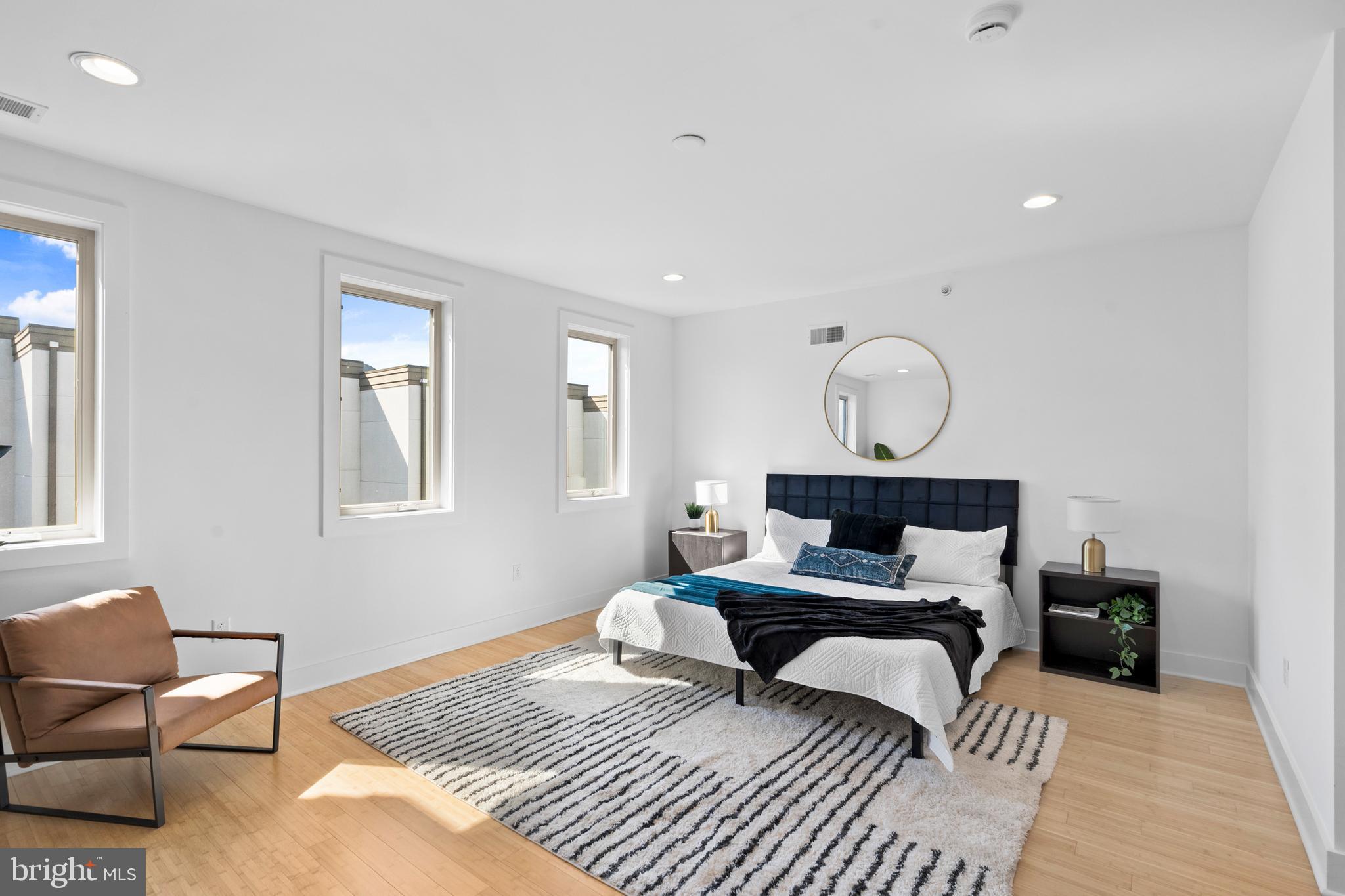 315 Dupont St