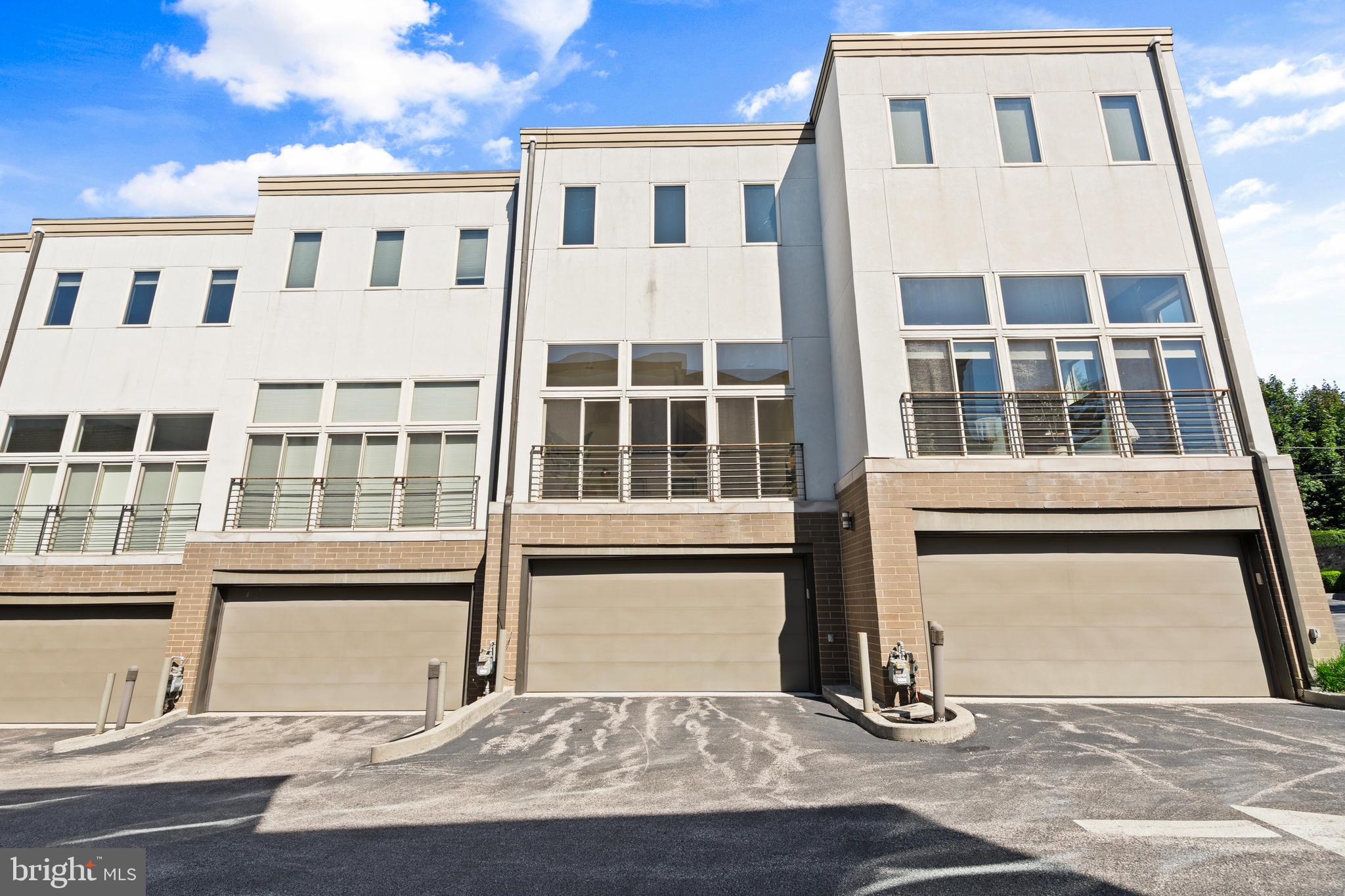 315 Dupont St