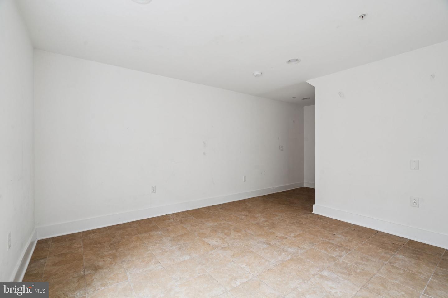 315 Dupont St