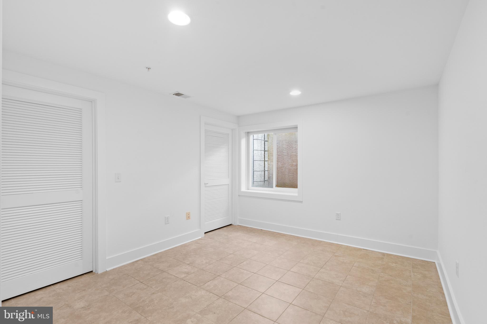 315 Dupont St