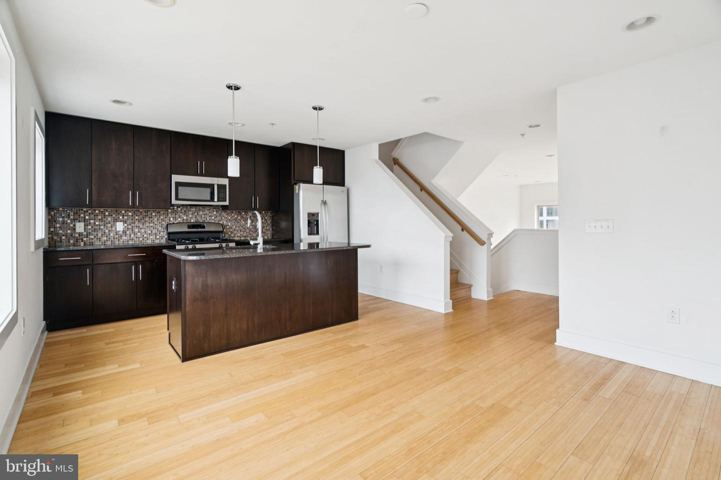 315 Dupont St