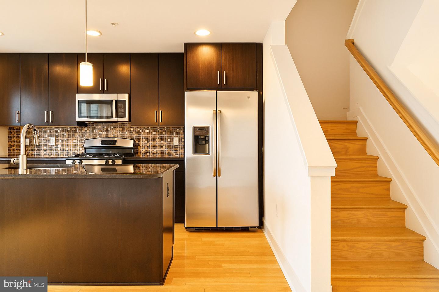 315 Dupont St