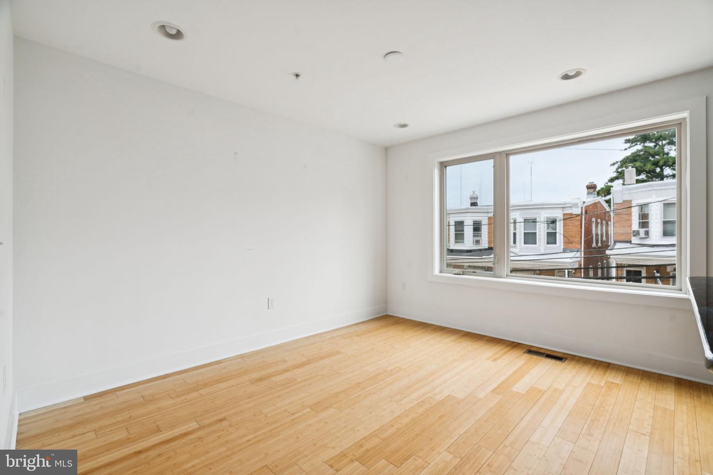 315 Dupont St