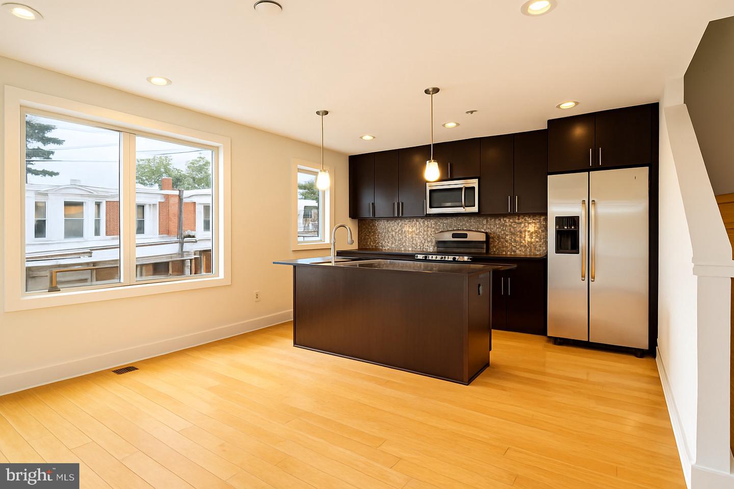 315 Dupont St