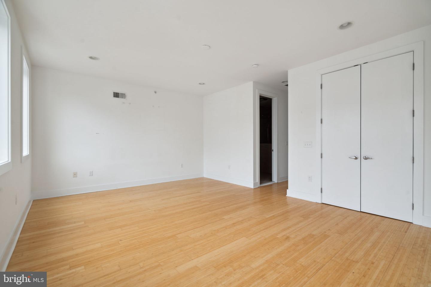 315 Dupont St