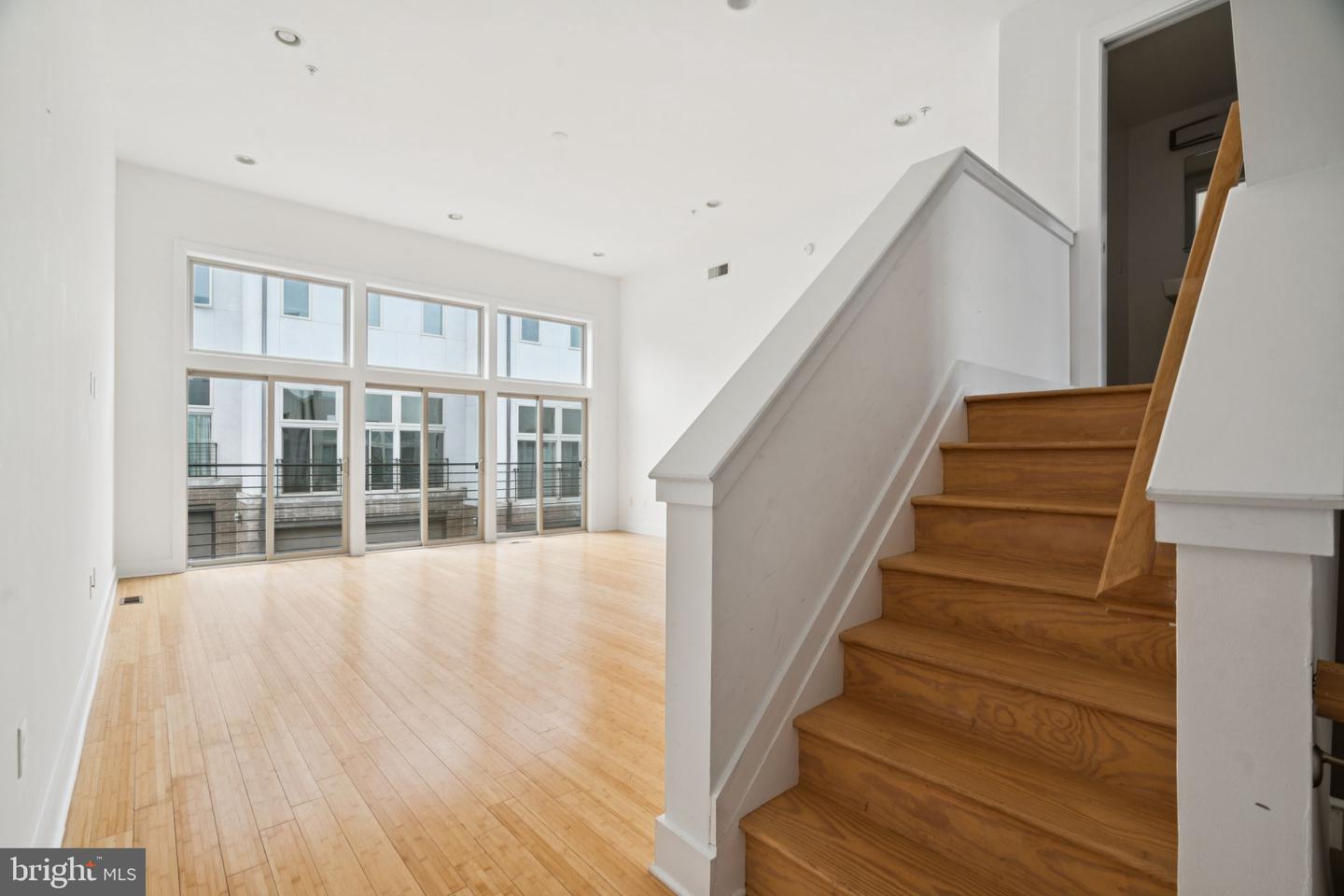 315 Dupont St