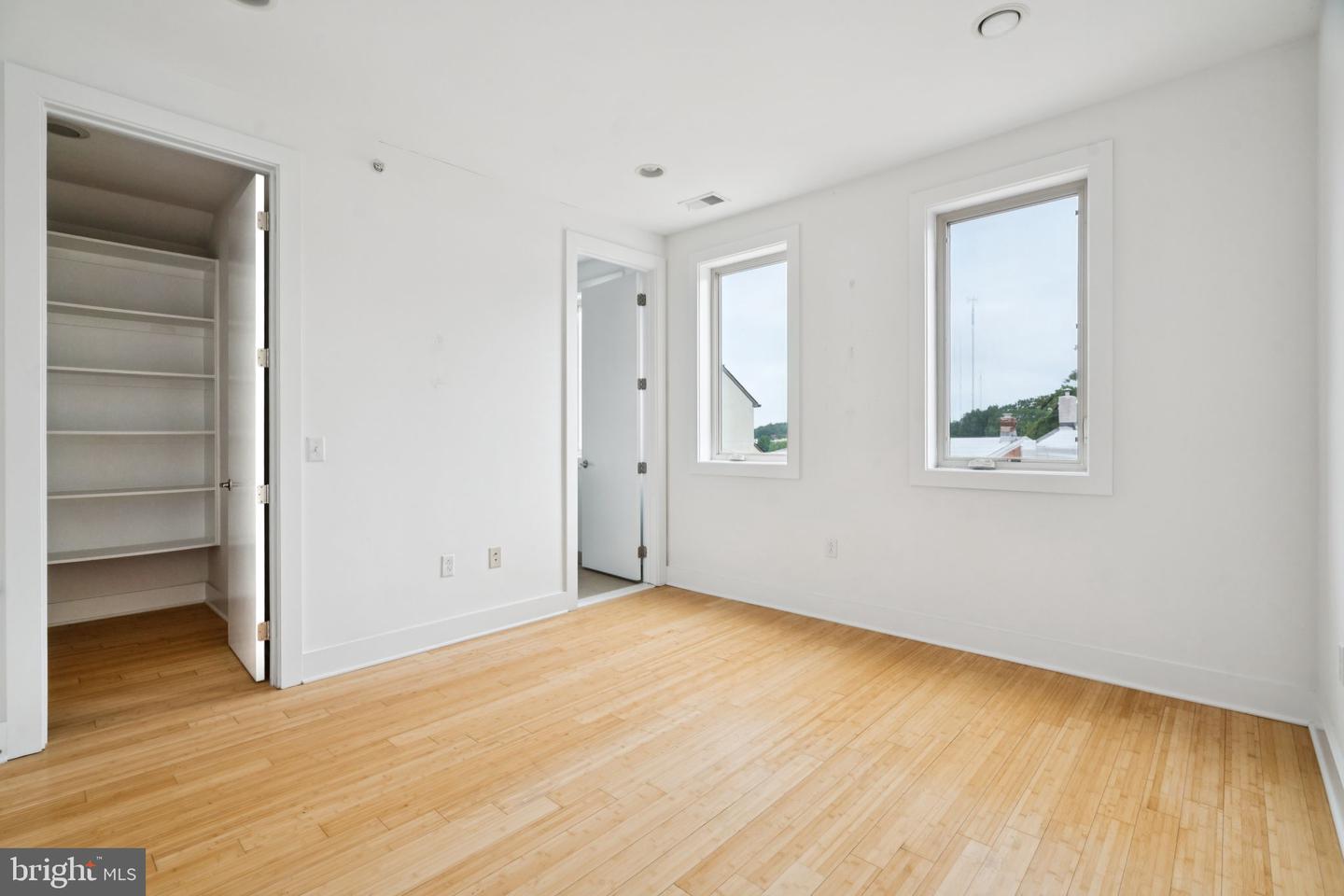 315 Dupont St