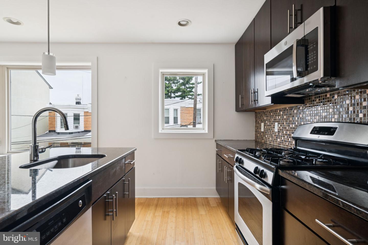315 Dupont St