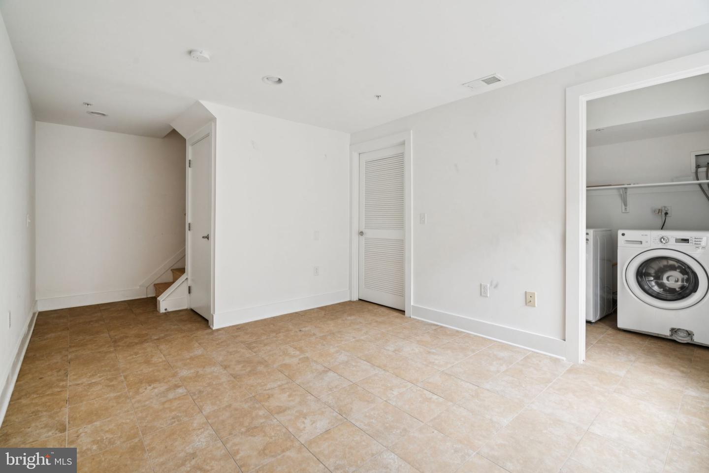 315 Dupont St