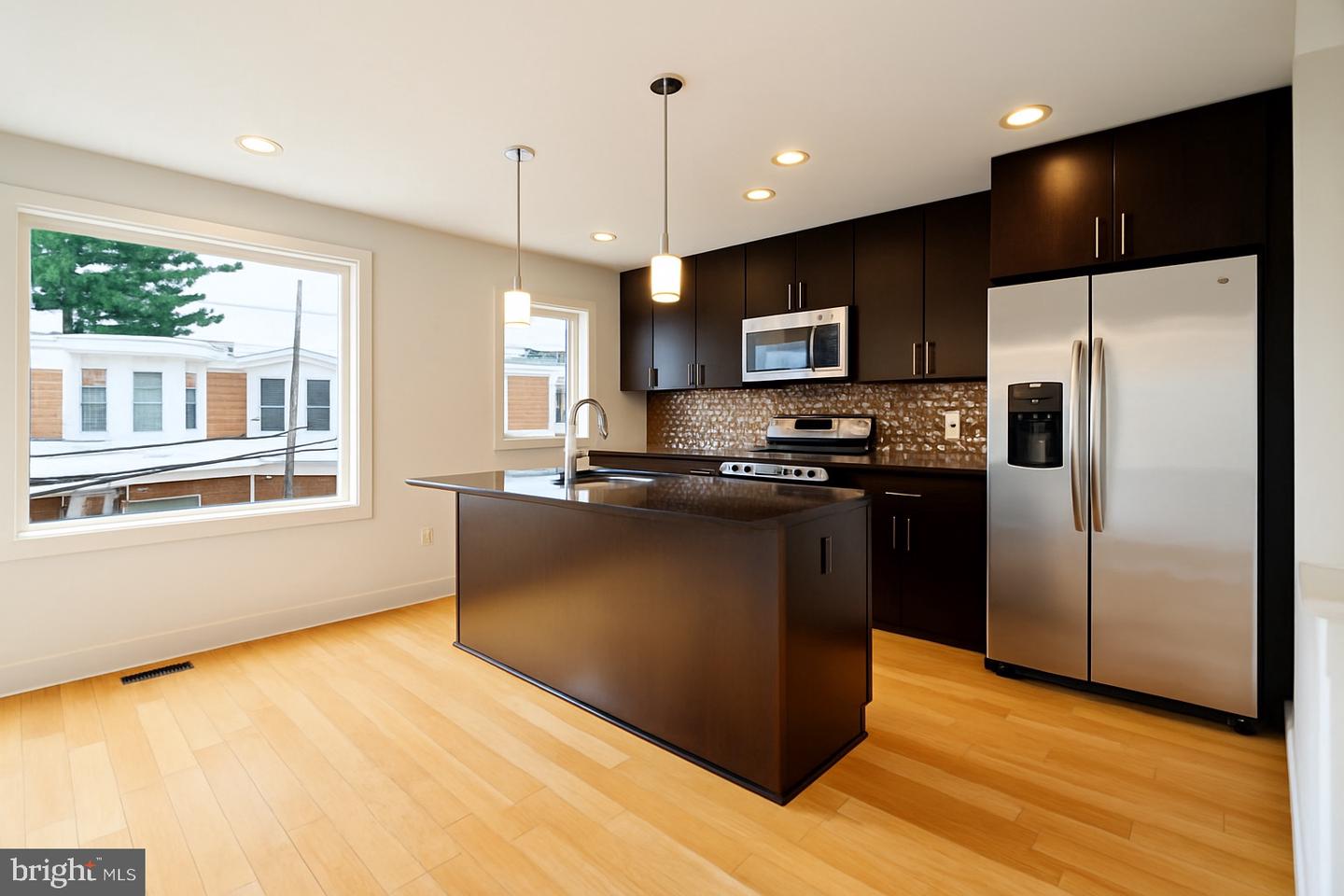 315 Dupont St