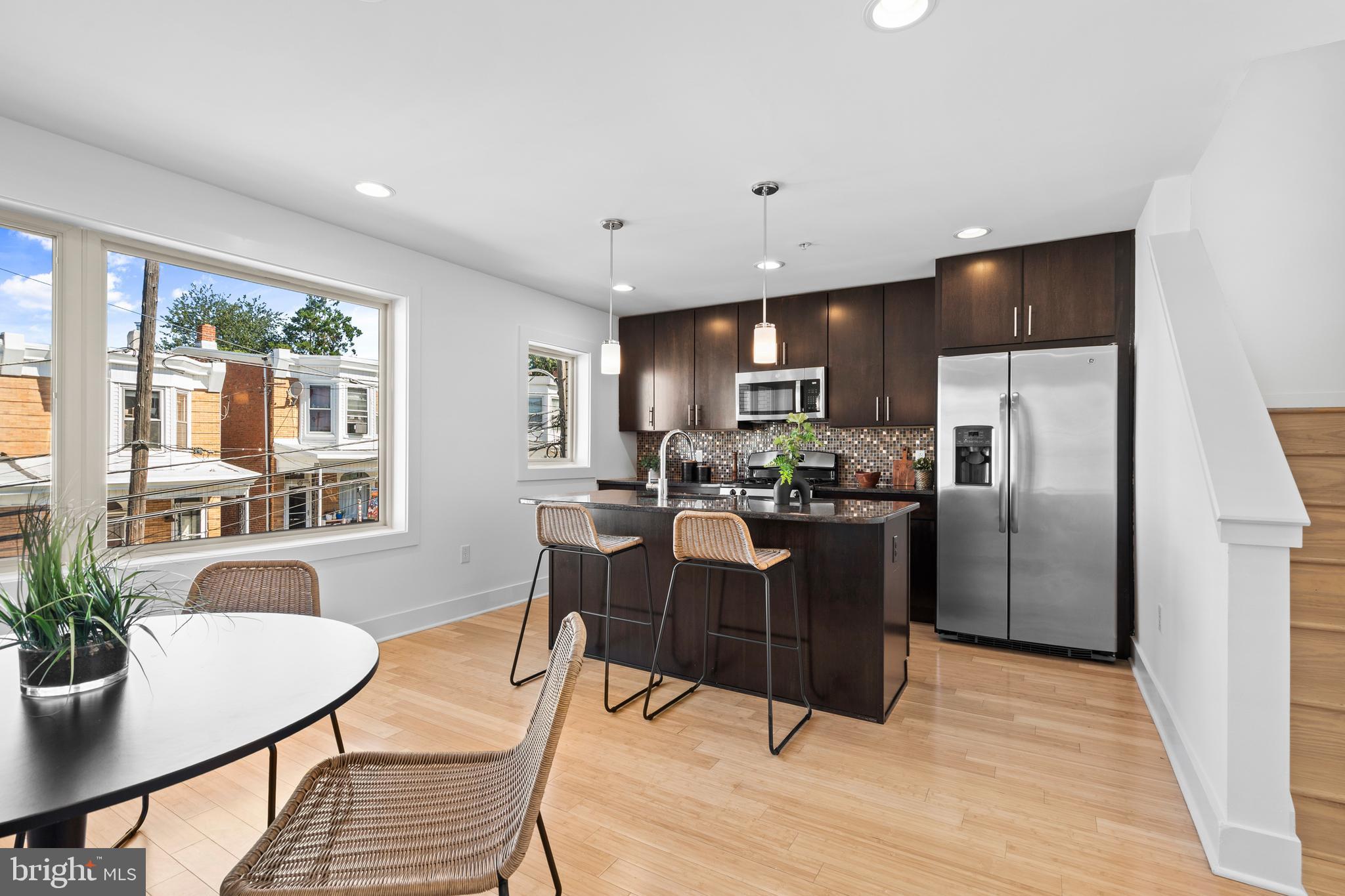 315 Dupont St