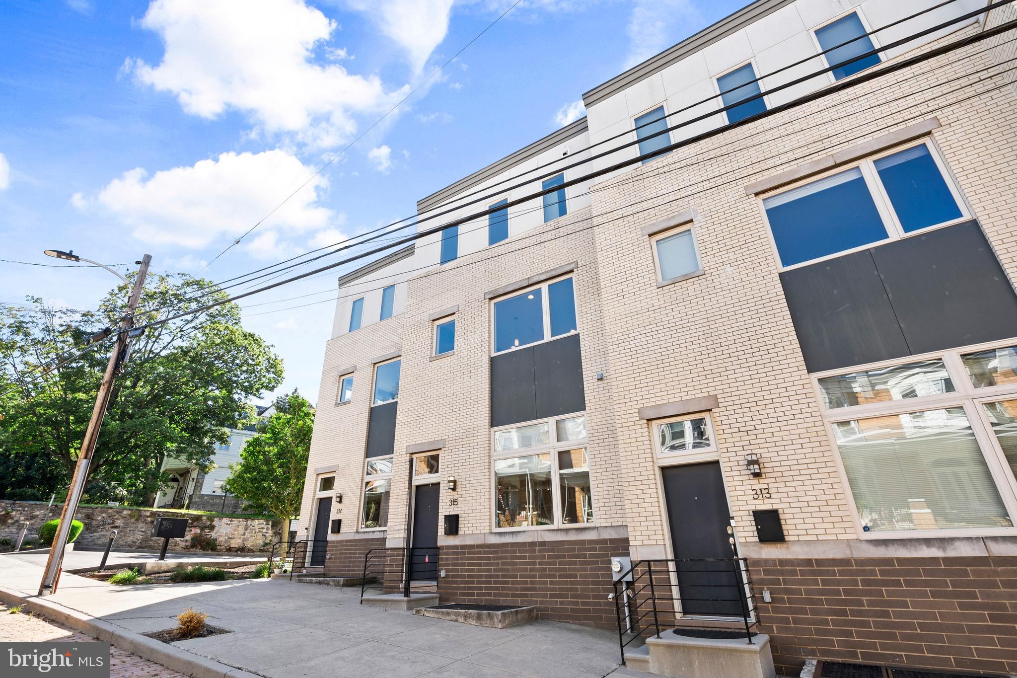 315 Dupont St