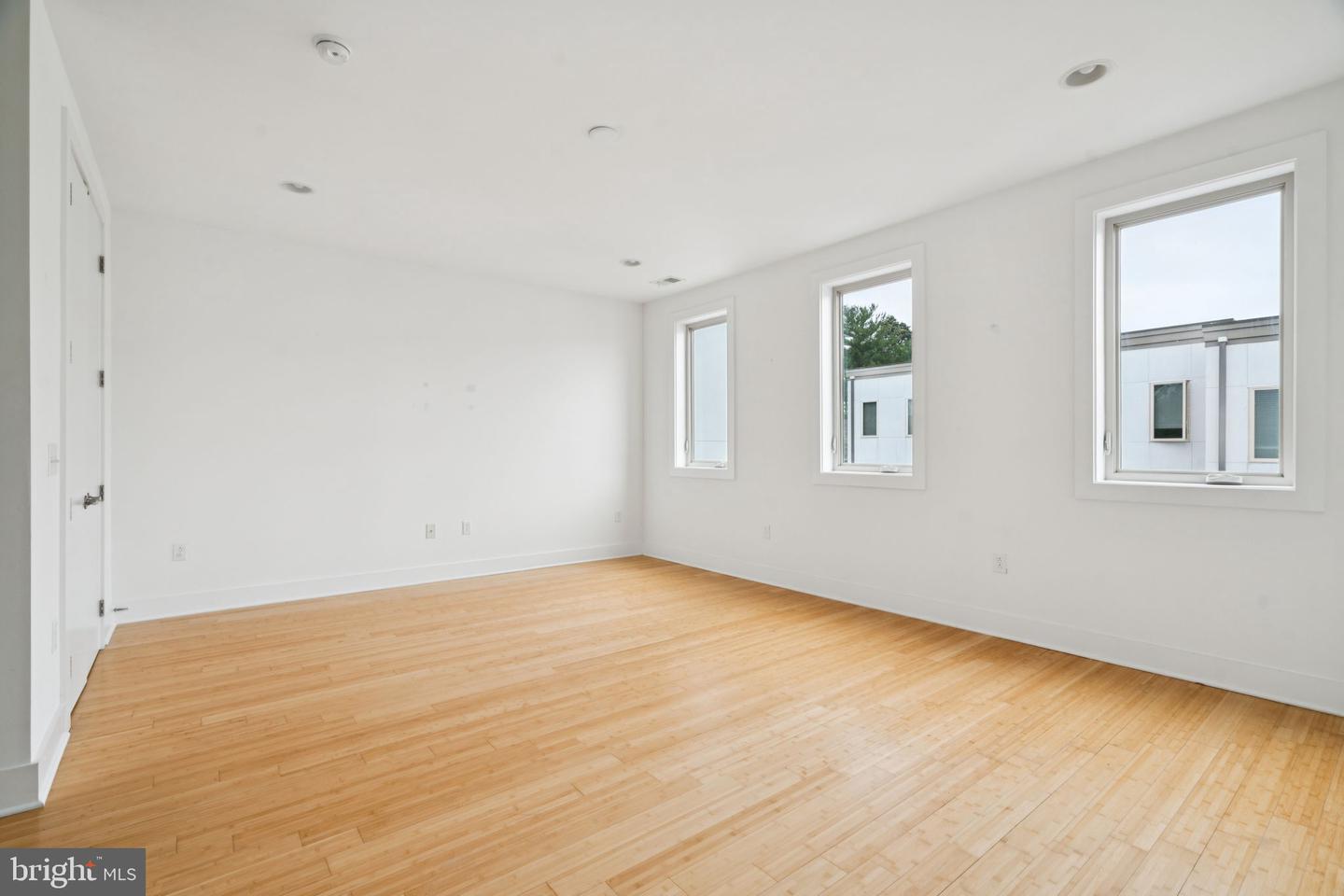315 Dupont St