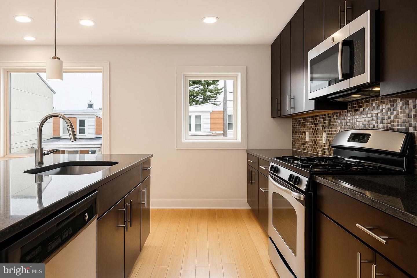 315 Dupont St