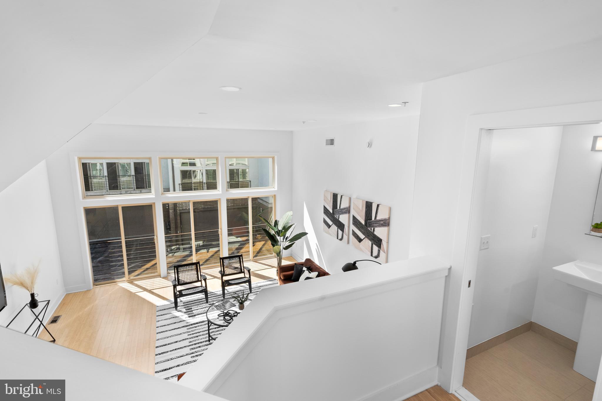 315 Dupont St
