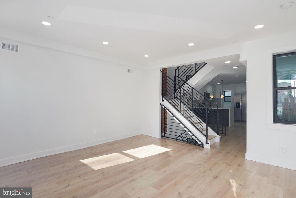 109 BROWN ST