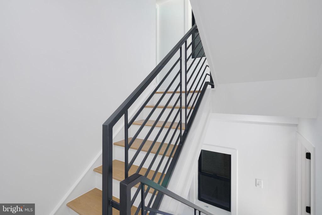 109 BROWN ST