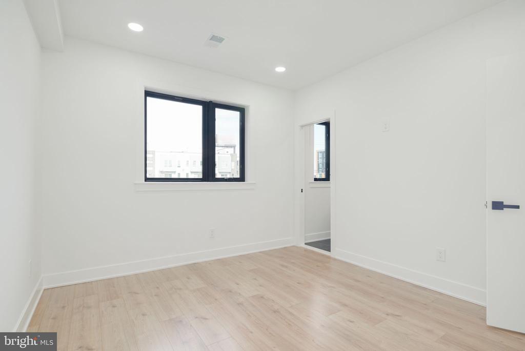 109 BROWN ST