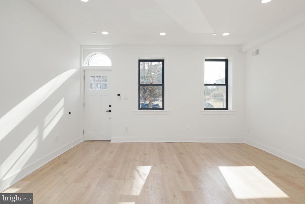 109 BROWN ST