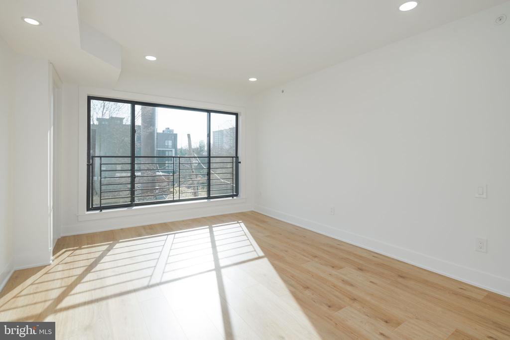 109 BROWN ST