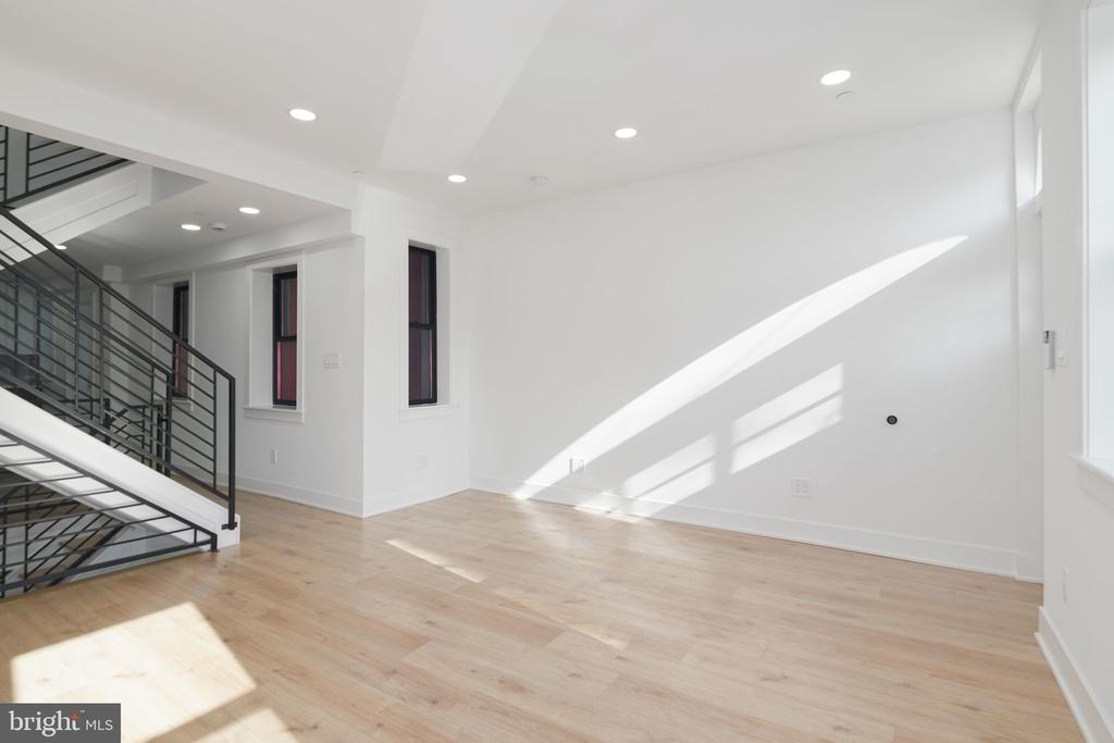 109 BROWN ST