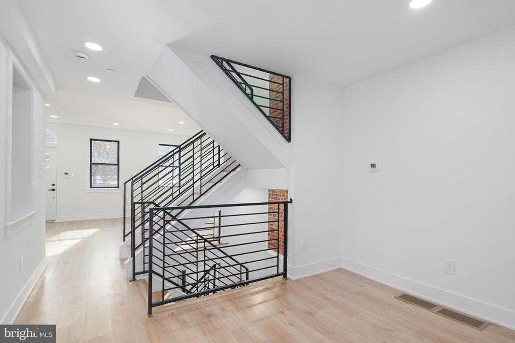 109 BROWN ST