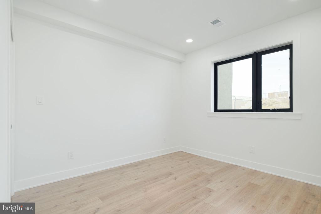 109 BROWN ST