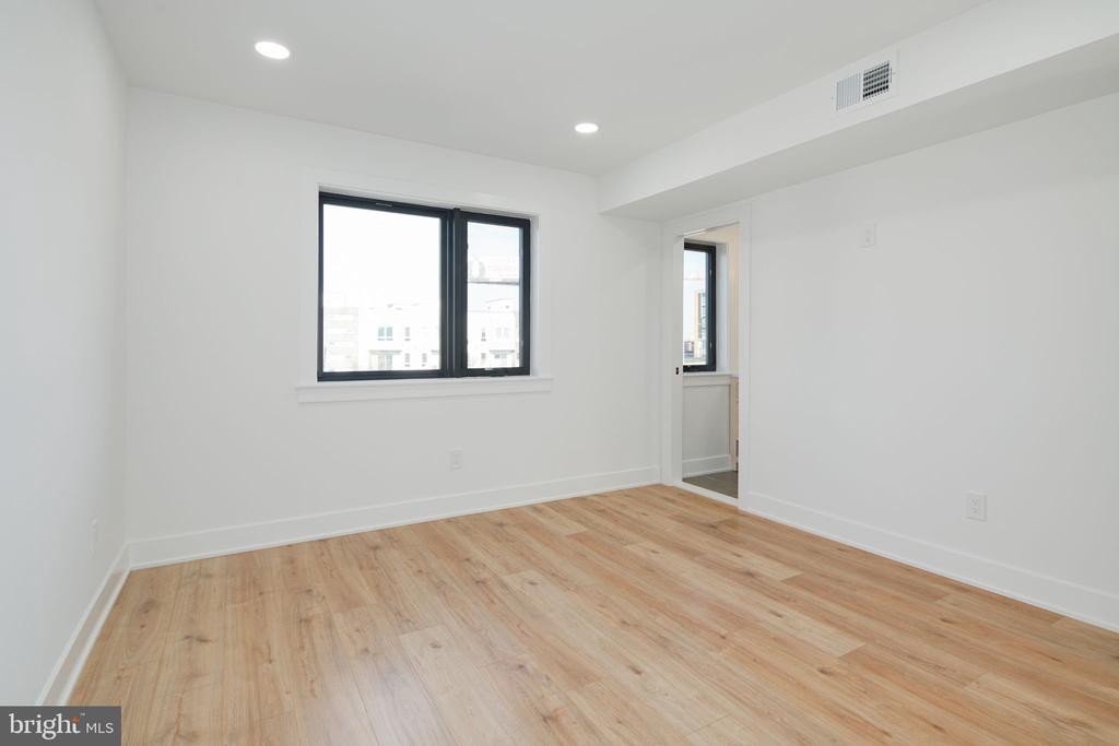 109 BROWN ST
