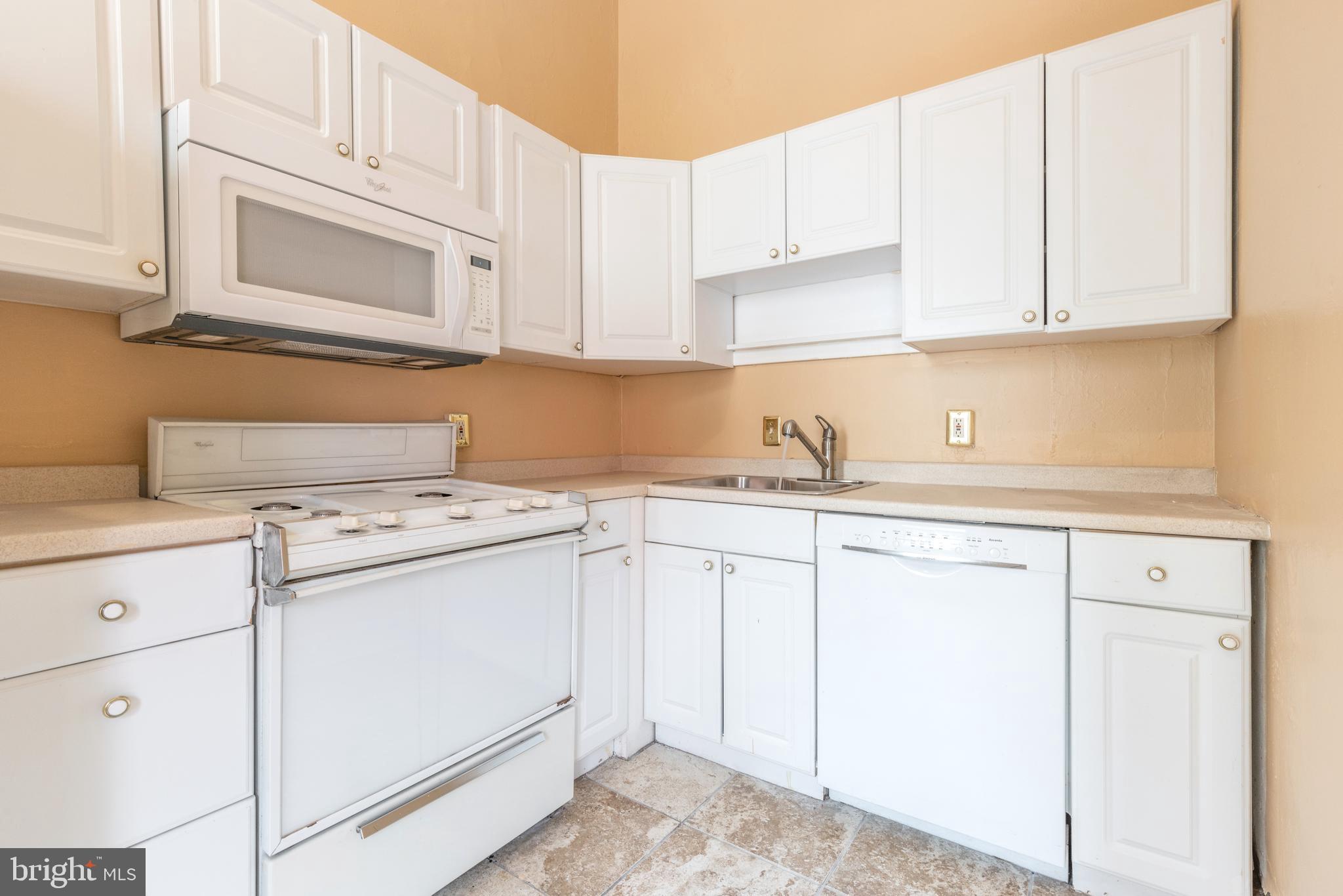 2032 CHESTNUT ST #2F