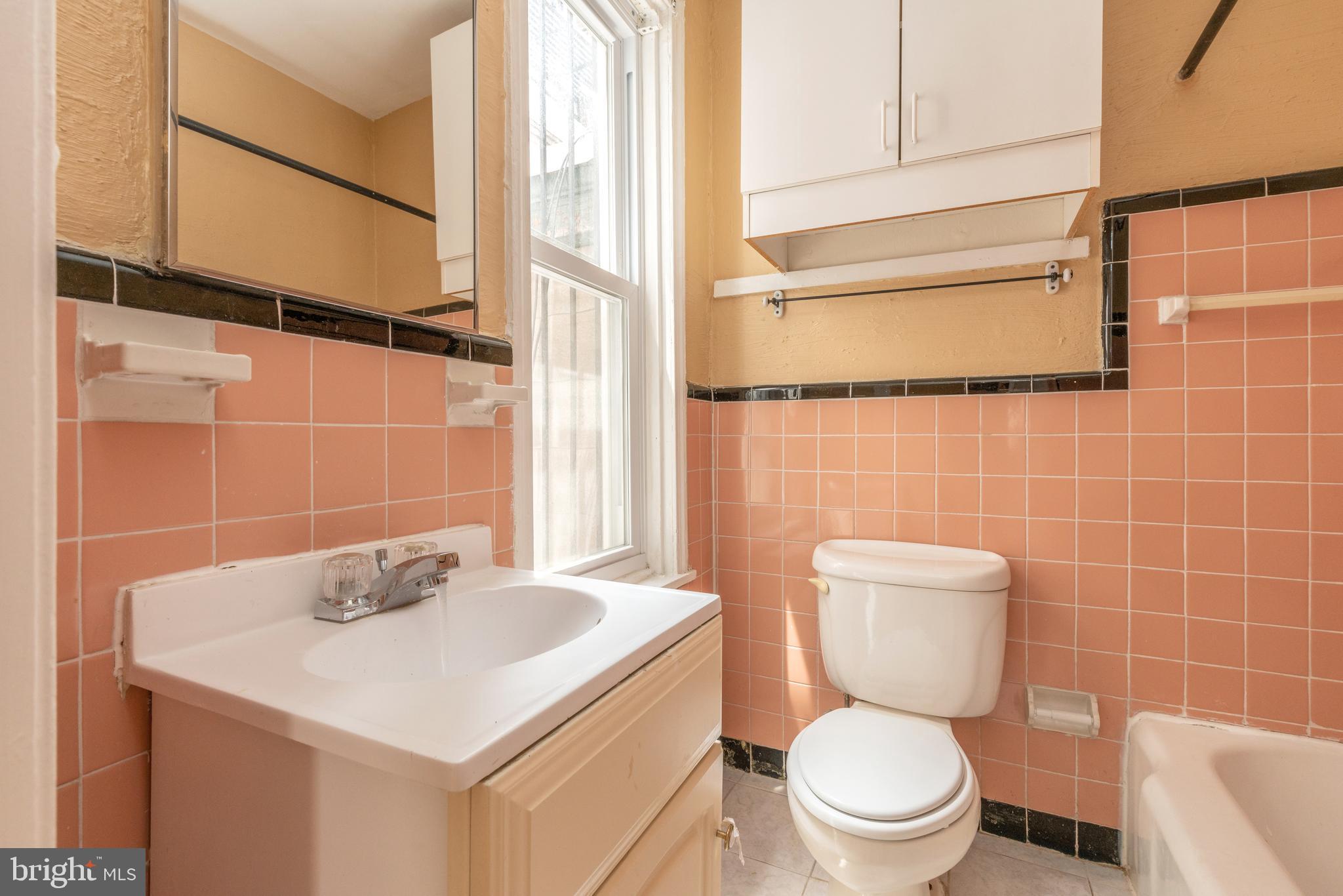 2032 CHESTNUT ST #2F