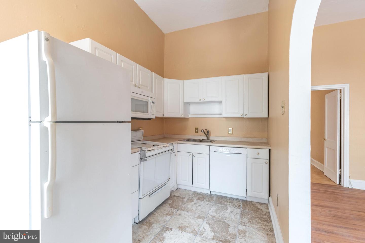 2032 CHESTNUT ST #2F