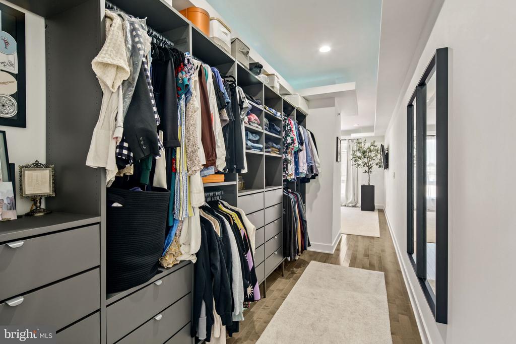 2557 TULIP STREET