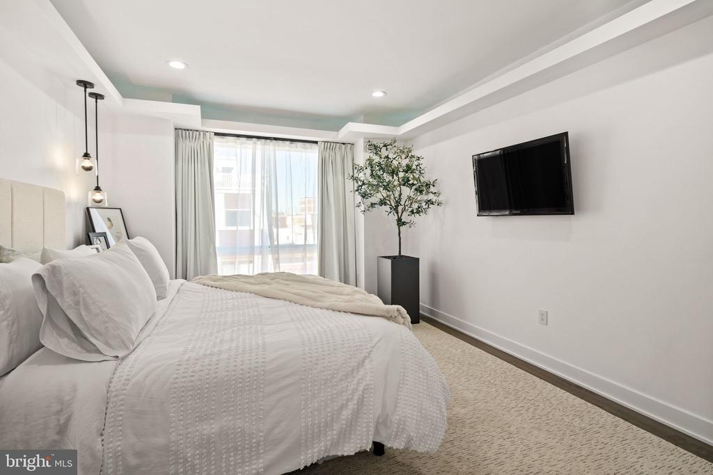2557 TULIP STREET