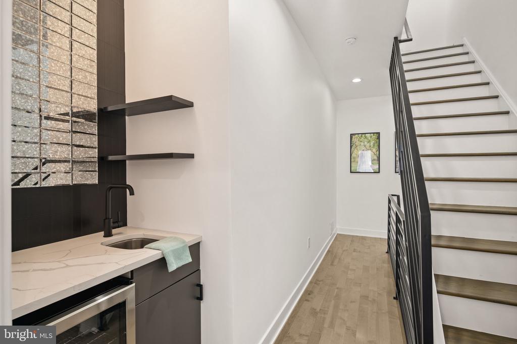 2557 TULIP STREET