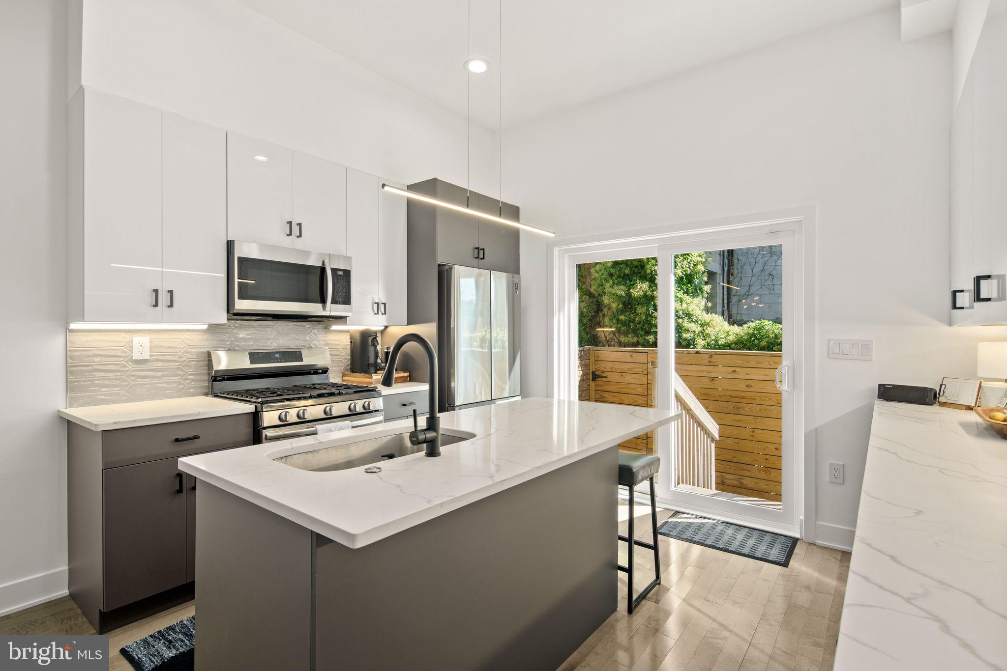 2557 TULIP STREET