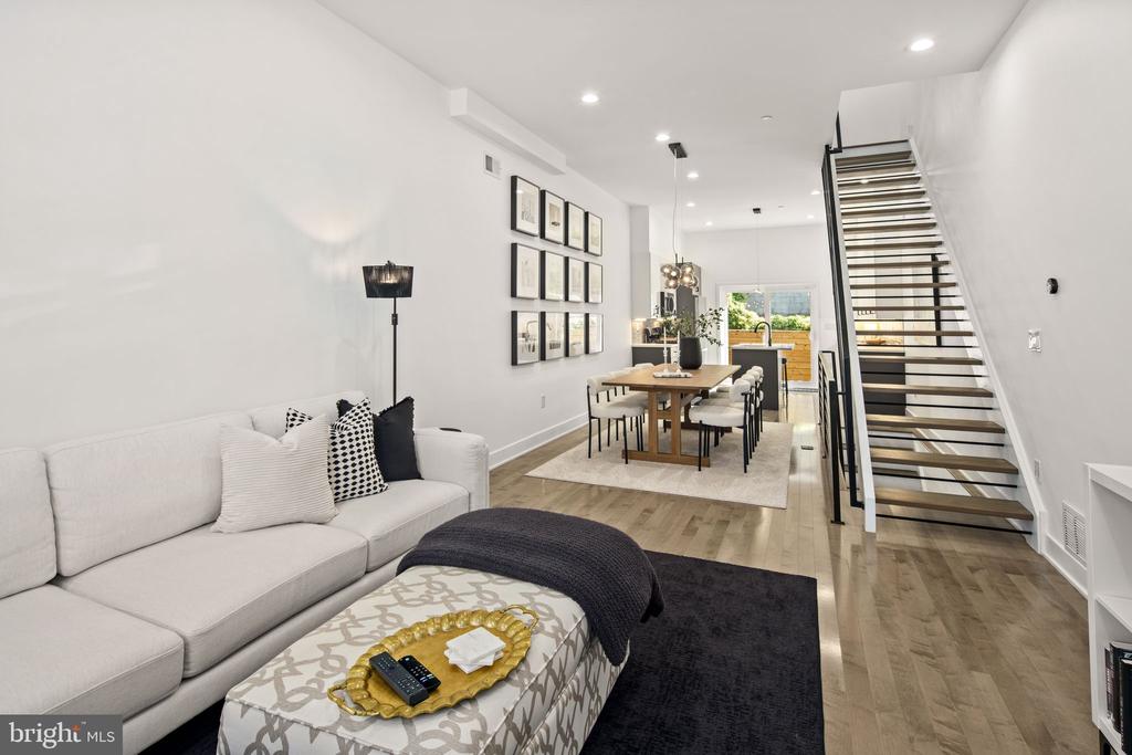 2557 TULIP STREET